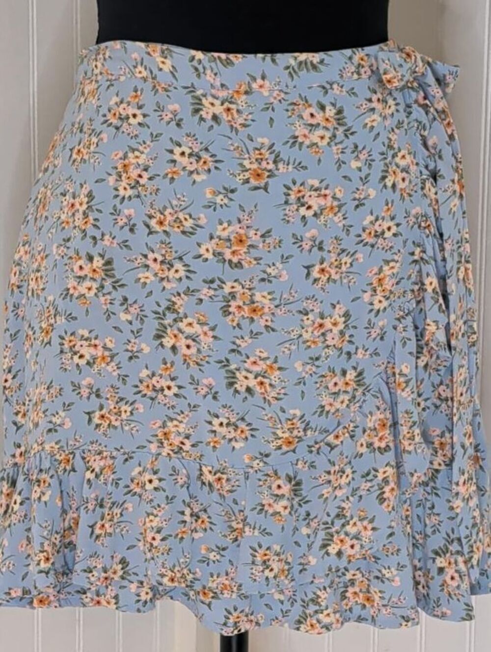 American Eagle Blue Floral Ruffle Hem Wrap Skirt Size M